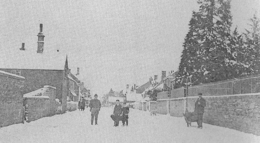 Milton High Street and Milton Baptist Chapel, early 1900s.